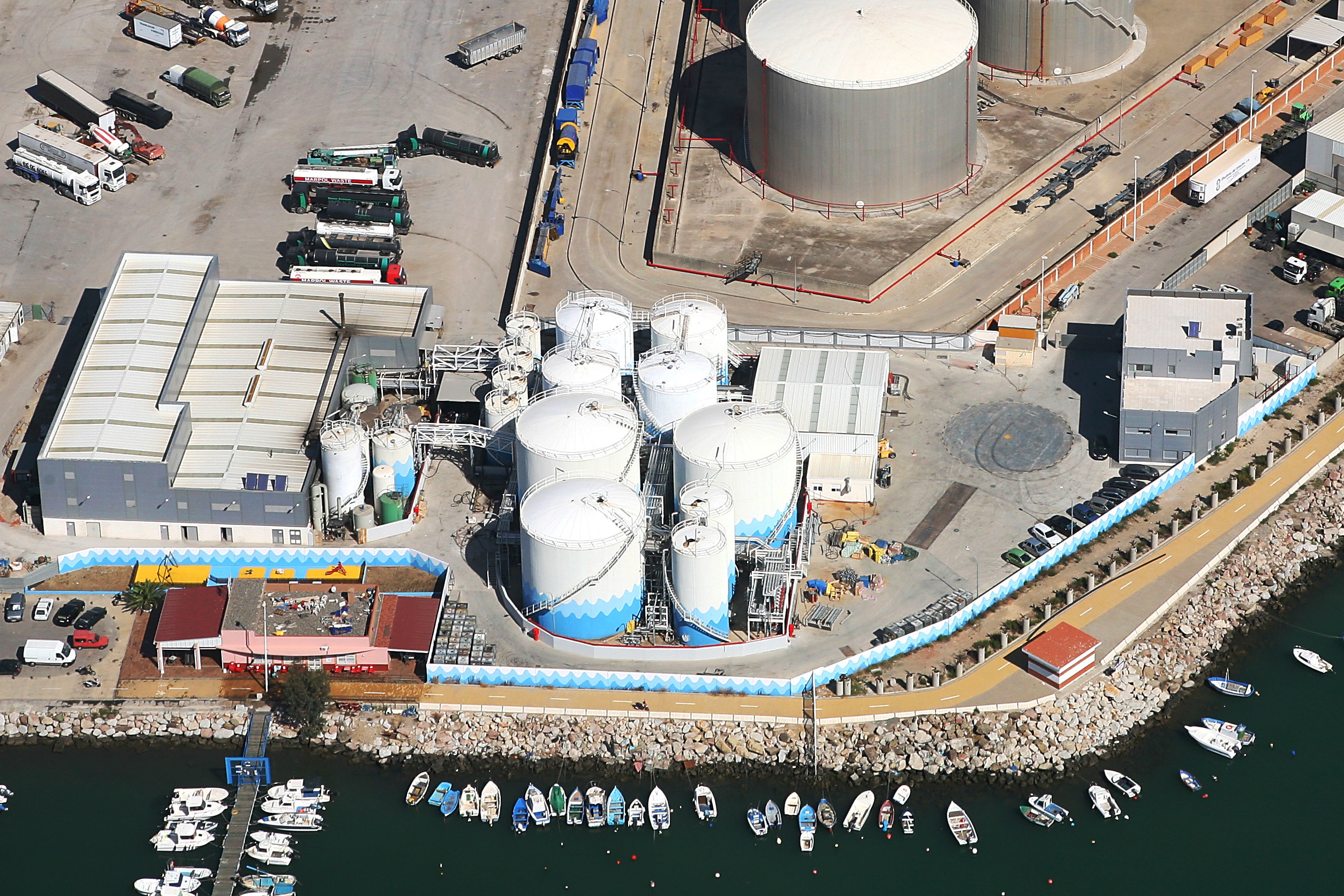 Vista aérea de la planta de Urbaser en el Puerto de Algeciras, dedicada al tratamiento de residuos de buques.