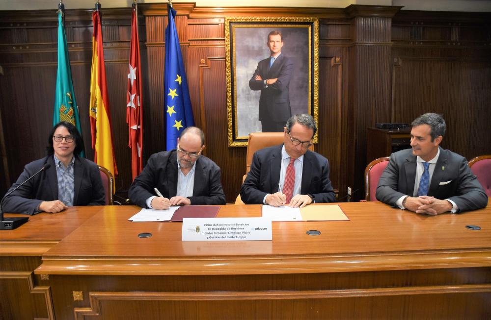 Firma del Nuevo contrato de recogida de residuos sólidos y limpieza viaria Villaviciosa